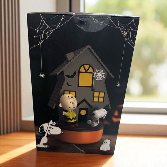 NEW Peanuts Halloween Haunted House Aroma Fan Diffuser - Picture 2 of 6